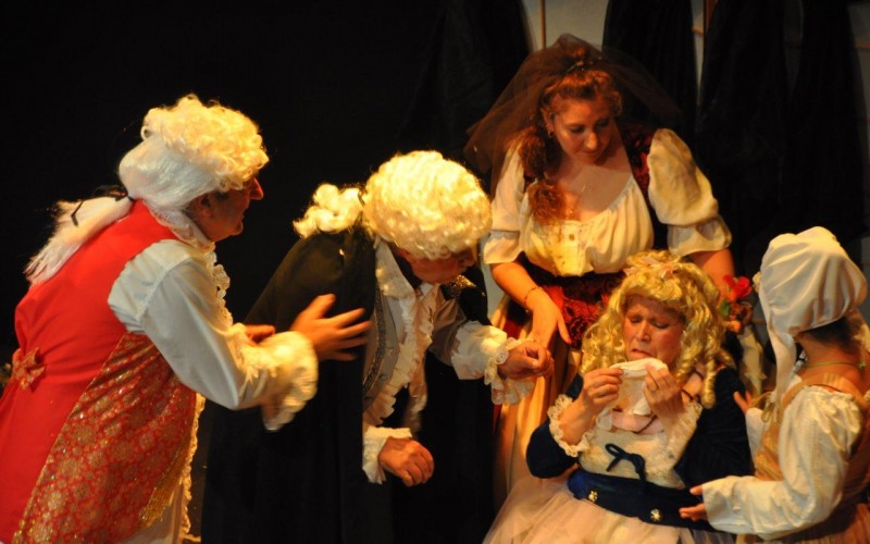 Teatro «El Médico a Palos» de Moliere, en Sanlúcar de Barrameda