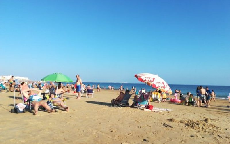 Cerradas las playas de Costa Ballena y Punta Candor al inclumplir el aforo